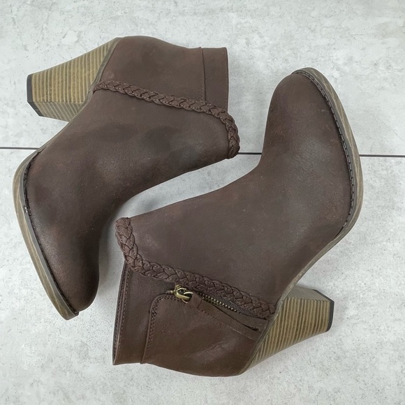 Mia Kori Brown Vegan Leather Block Heel (3.5”) Bootie  Mia Kori Brown Vegan Leather Block Heel (3.5”) Bootie Women\'s 10 M